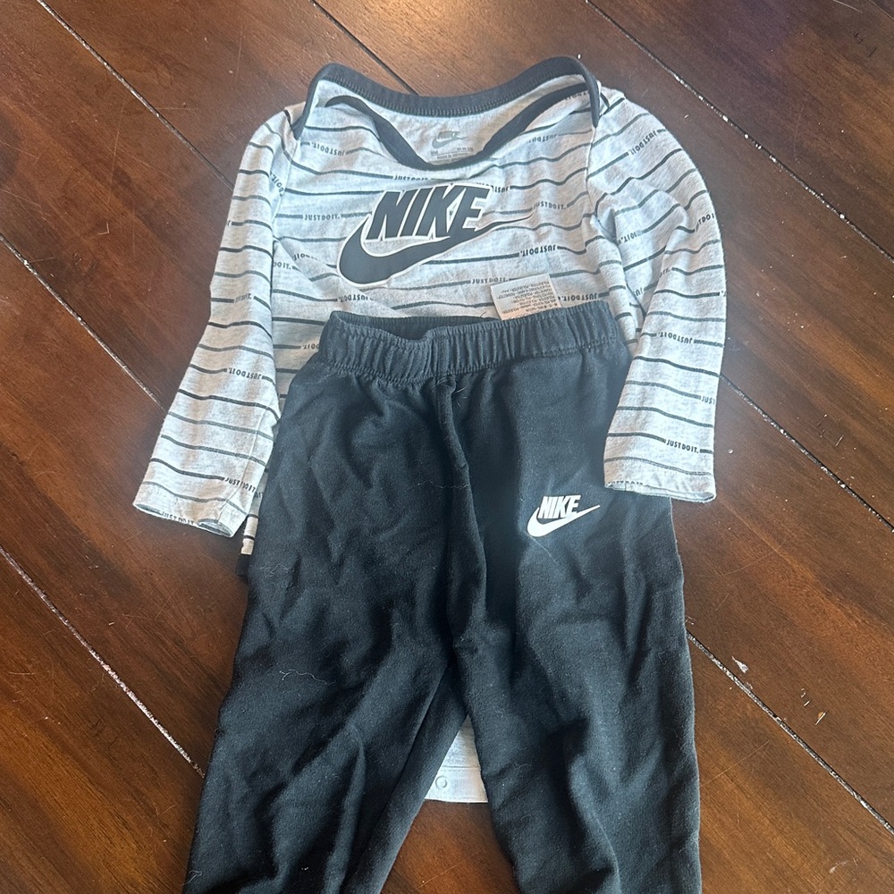 24 months Nike Kids matching set Black Joggers